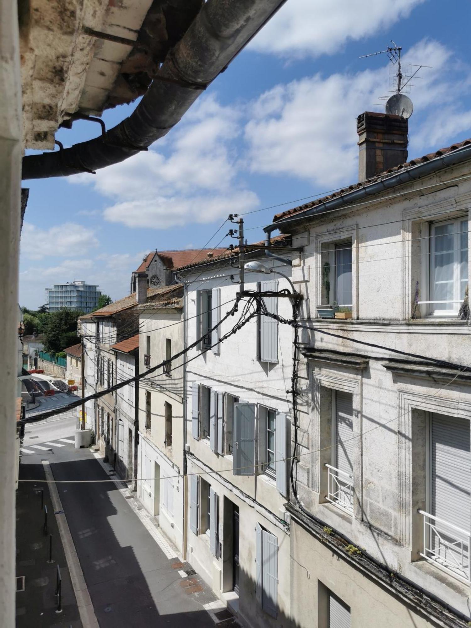Maisondeville_Le_Cent_Un Angoulême Esterno foto